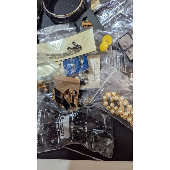 Mixed Lot Of Craft & Wearable DIY Jewelry Supplies Bracelets Earrings Necklaces - Picture 9 of 10